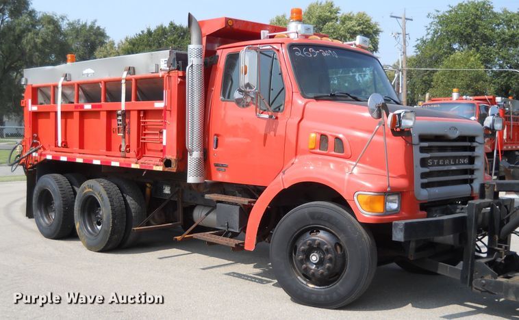image for item DE4525 2001 Sterling LT7501   dump truck