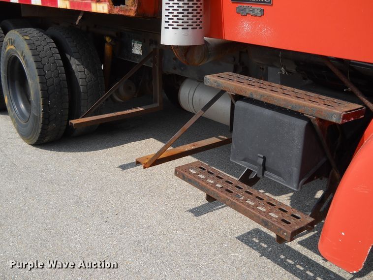 image for item DE4525 2001 Sterling LT7501   dump truck