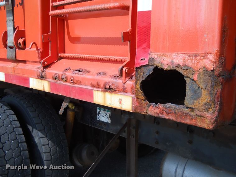 image for item DE4525 2001 Sterling LT7501   dump truck