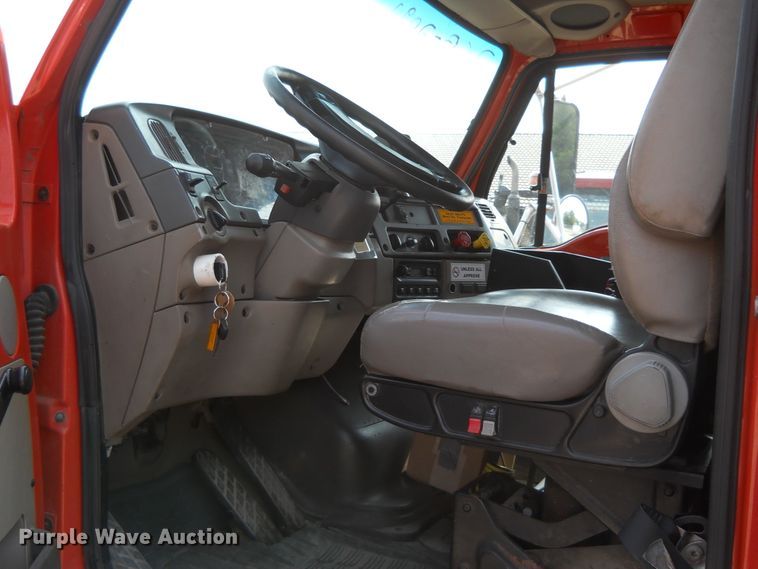 image for item DE4525 2001 Sterling LT7501   dump truck