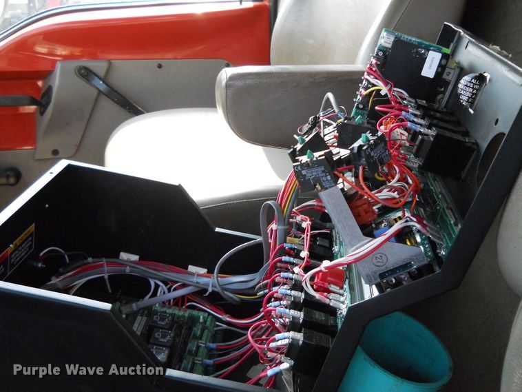 image for item DE4525 2001 Sterling LT7501   dump truck