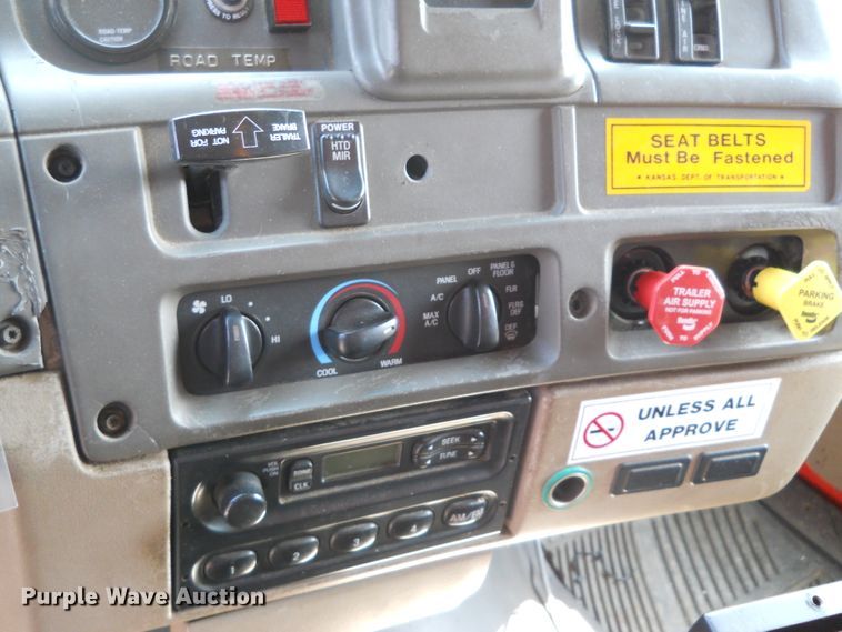 image for item DE4525 2001 Sterling LT7501   dump truck