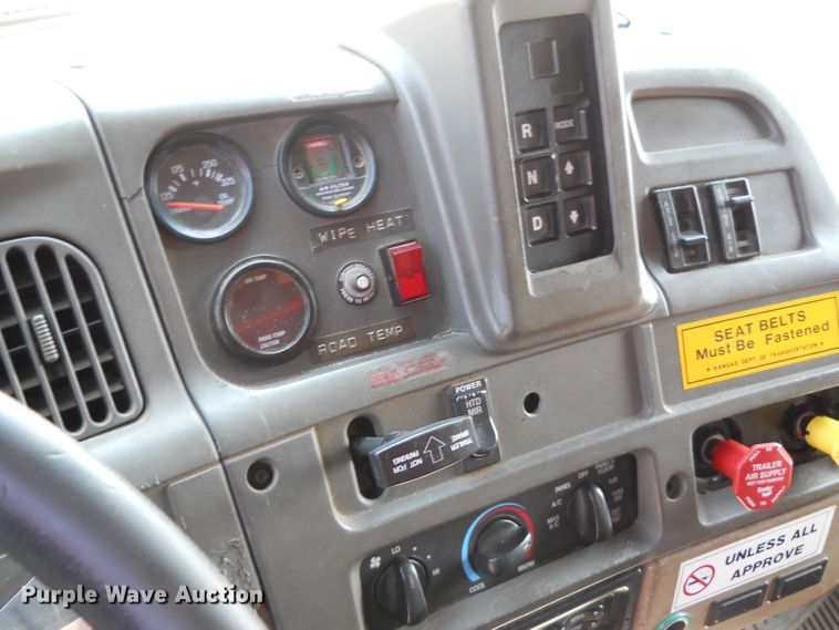 image for item DE4525 2001 Sterling LT7501   dump truck