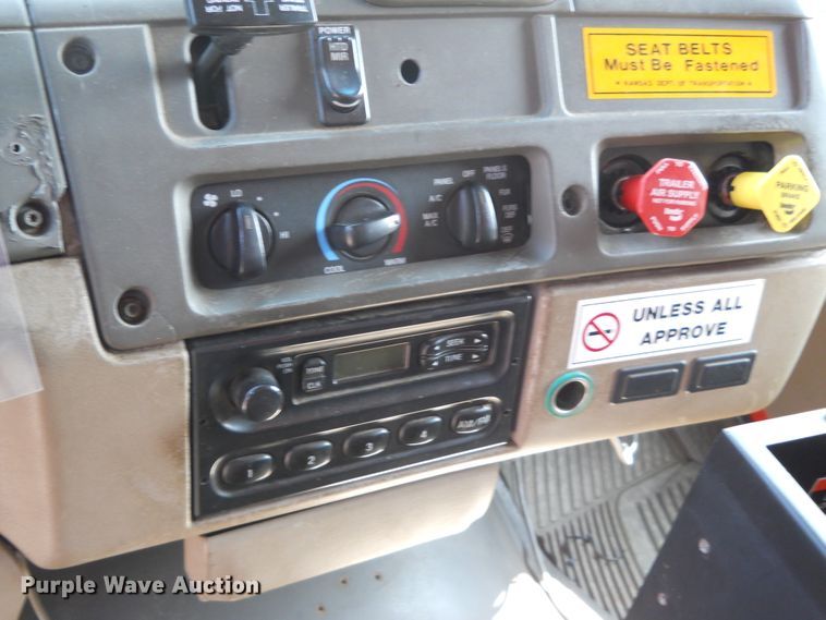 image for item DE4525 2001 Sterling LT7501   dump truck