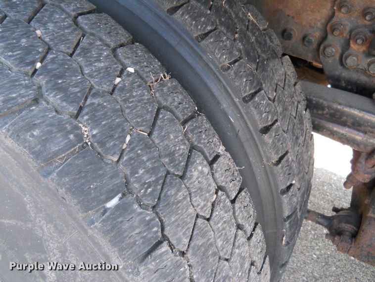 image for item DE4525 2001 Sterling LT7501   dump truck