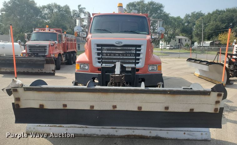 image for item DE4526 2006 Sterling LT7500  dump truck