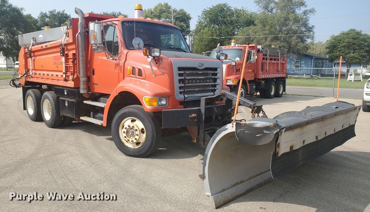 image for item DE4526 2006 Sterling LT7500  dump truck