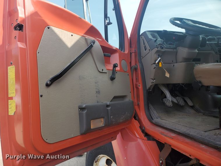 image for item DE4526 2006 Sterling LT7500  dump truck