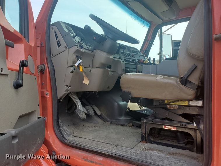 image for item DE4526 2006 Sterling LT7500  dump truck