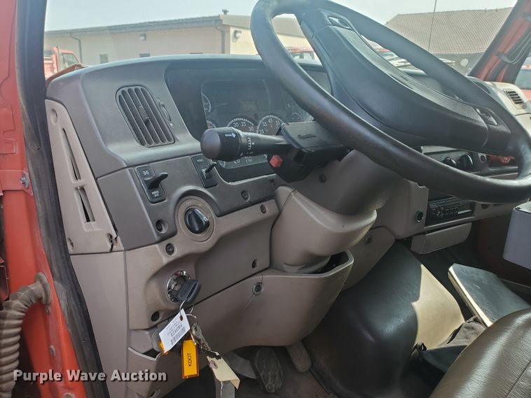 image for item DE4526 2006 Sterling LT7500  dump truck