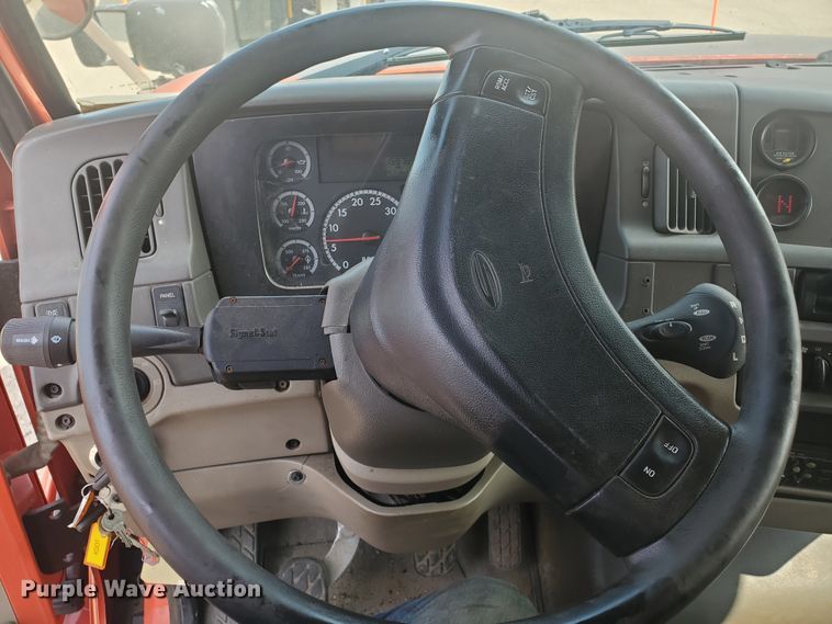 image for item DE4526 2006 Sterling LT7500  dump truck