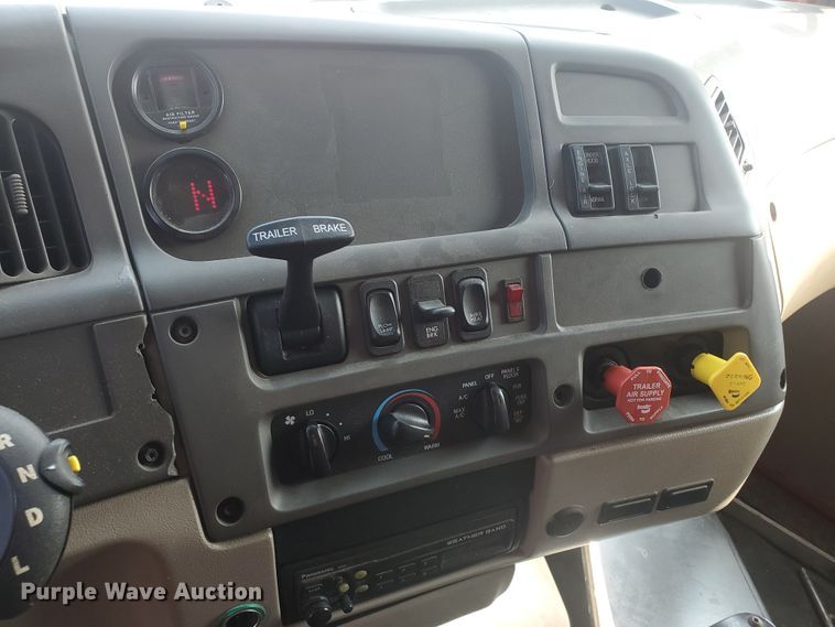 image for item DE4526 2006 Sterling LT7500  dump truck