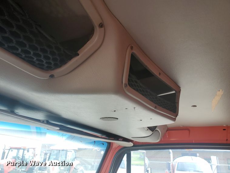 image for item DE4526 2006 Sterling LT7500  dump truck