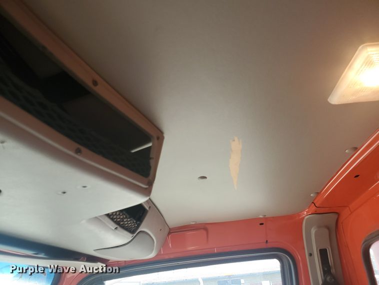 image for item DE4526 2006 Sterling LT7500  dump truck