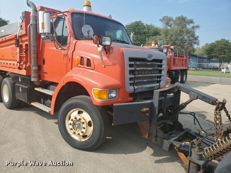 image for item DE4526 2006 Sterling LT7500  dump truck