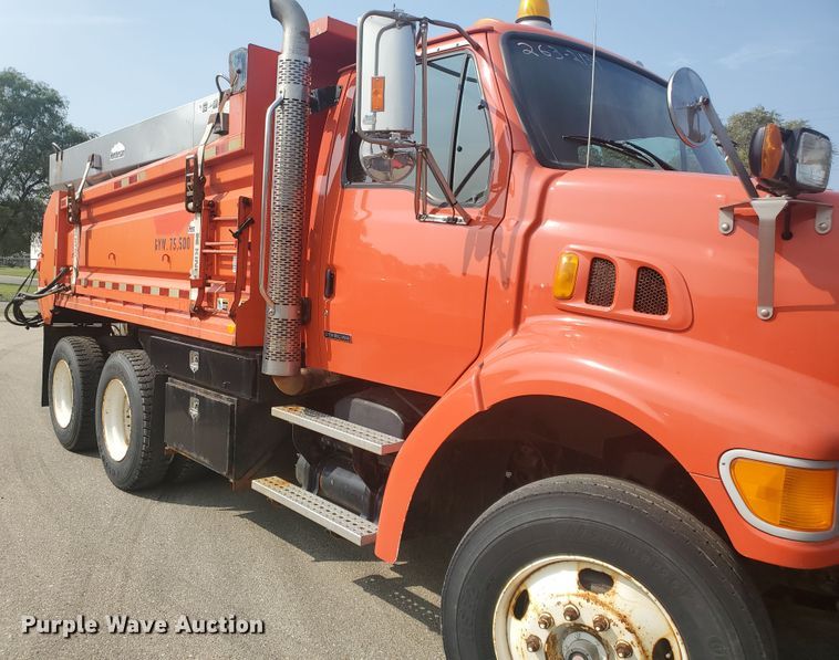 image for item DE4526 2006 Sterling LT7500  dump truck