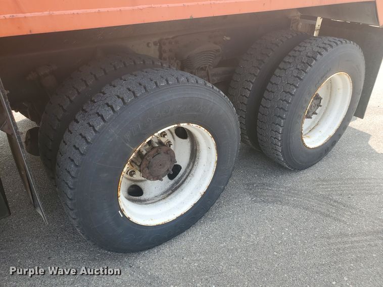 image for item DE4526 2006 Sterling LT7500  dump truck