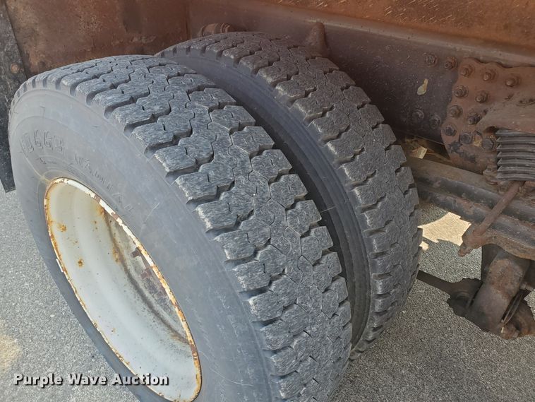 image for item DE4526 2006 Sterling LT7500  dump truck