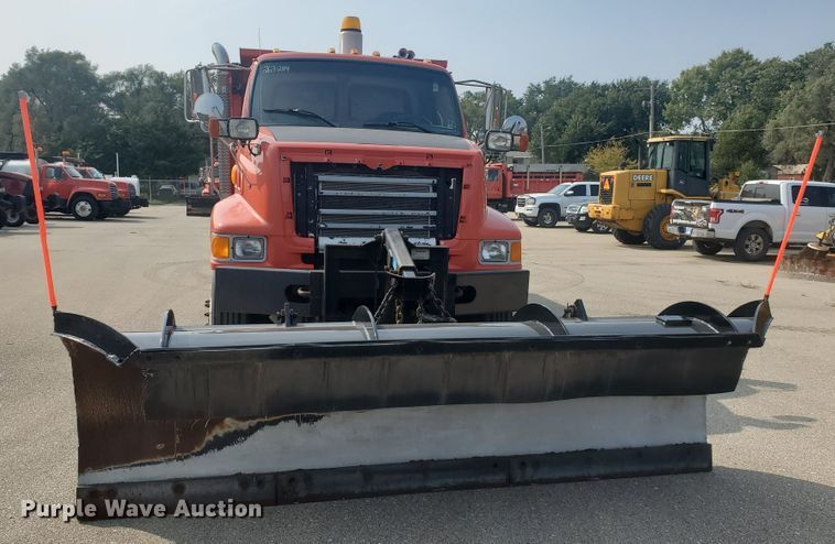 image for item DE4527 2006 Sterling LT7500  dump truck