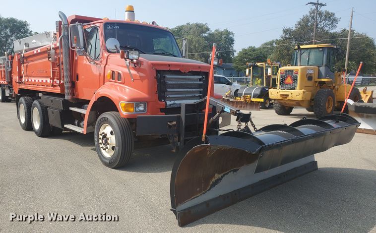 image for item DE4527 2006 Sterling LT7500  dump truck