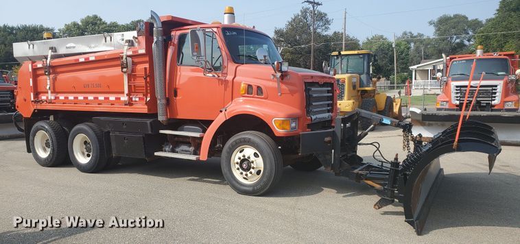 image for item DE4527 2006 Sterling LT7500  dump truck