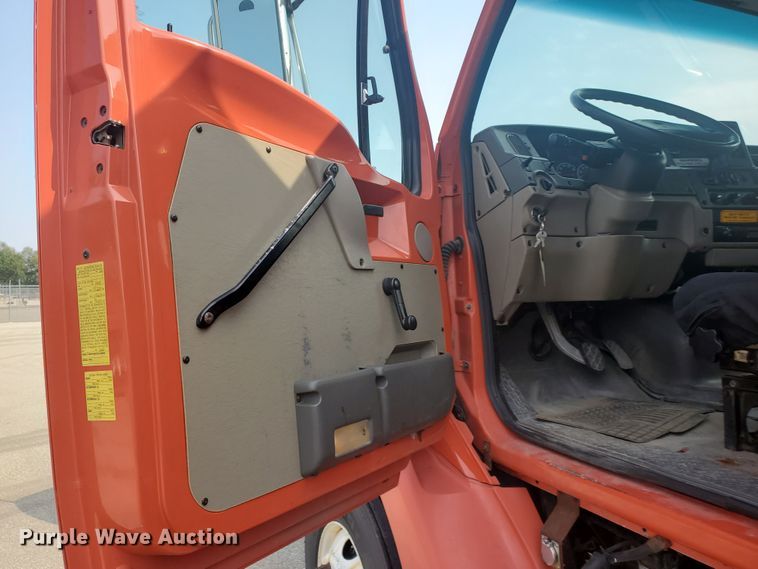 image for item DE4527 2006 Sterling LT7500  dump truck