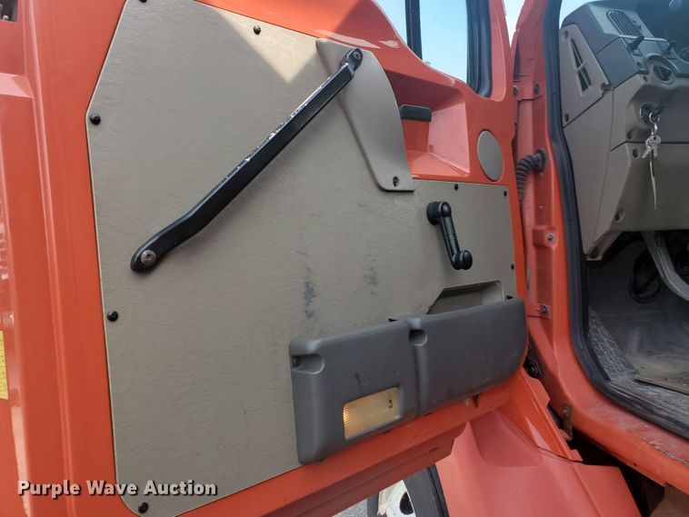 image for item DE4527 2006 Sterling LT7500  dump truck