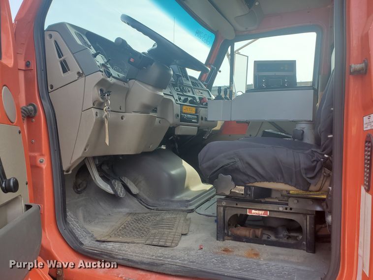 image for item DE4527 2006 Sterling LT7500  dump truck