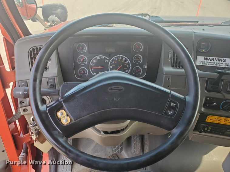 image for item DE4527 2006 Sterling LT7500  dump truck