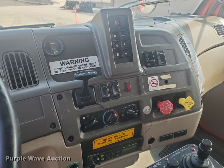 image for item DE4527 2006 Sterling LT7500  dump truck