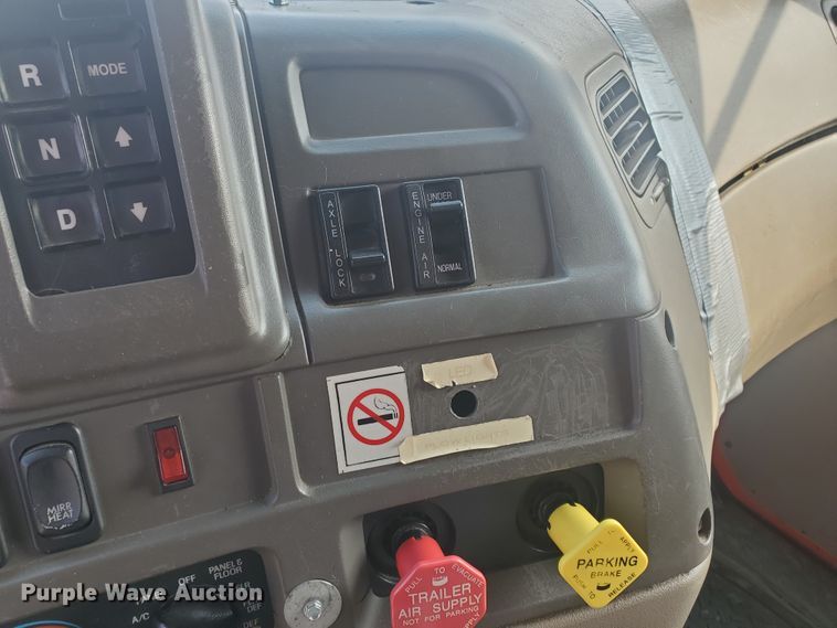 image for item DE4527 2006 Sterling LT7500  dump truck