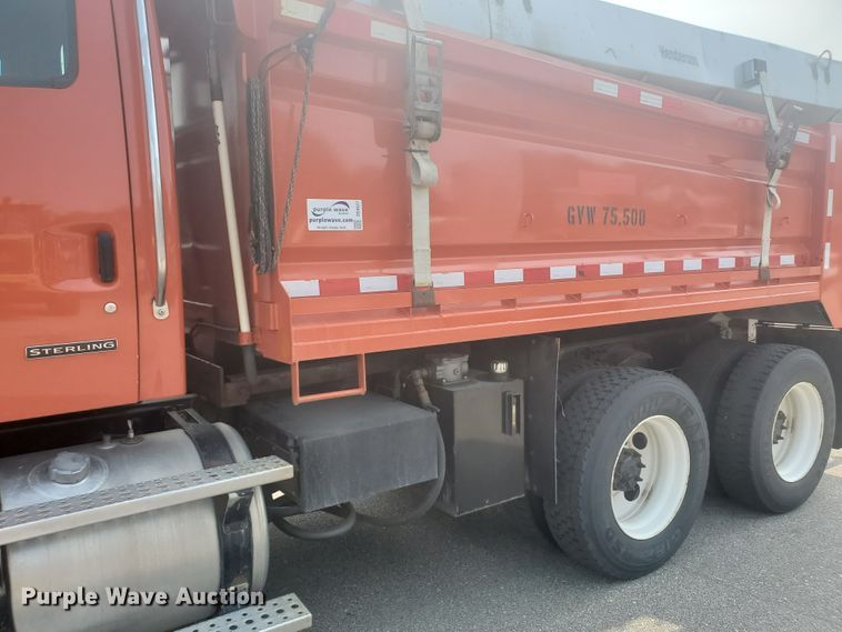 image for item DE4527 2006 Sterling LT7500  dump truck