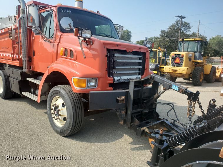 image for item DE4527 2006 Sterling LT7500  dump truck