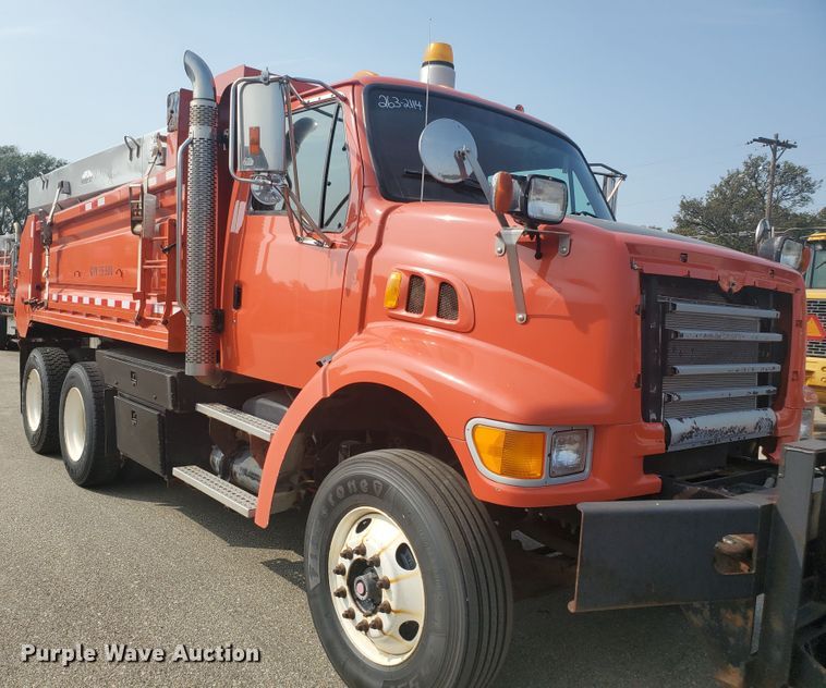 image for item DE4527 2006 Sterling LT7500  dump truck