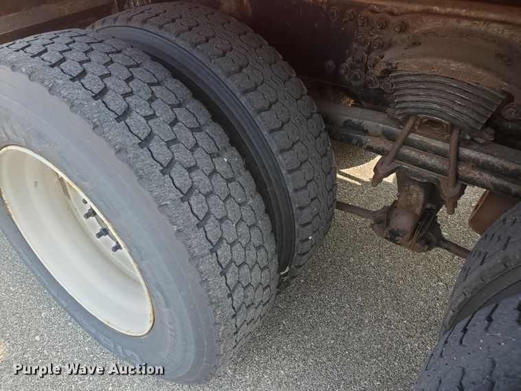 image for item DE4527 2006 Sterling LT7500  dump truck