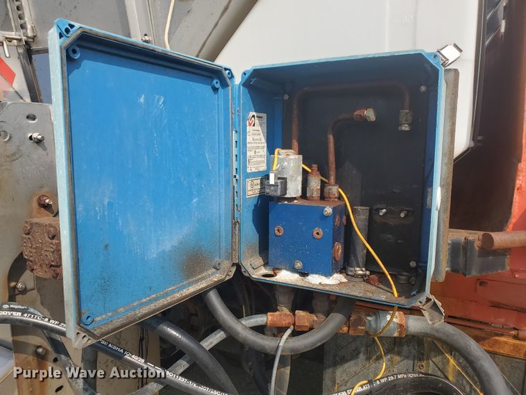 image for item DE4527 2006 Sterling LT7500  dump truck