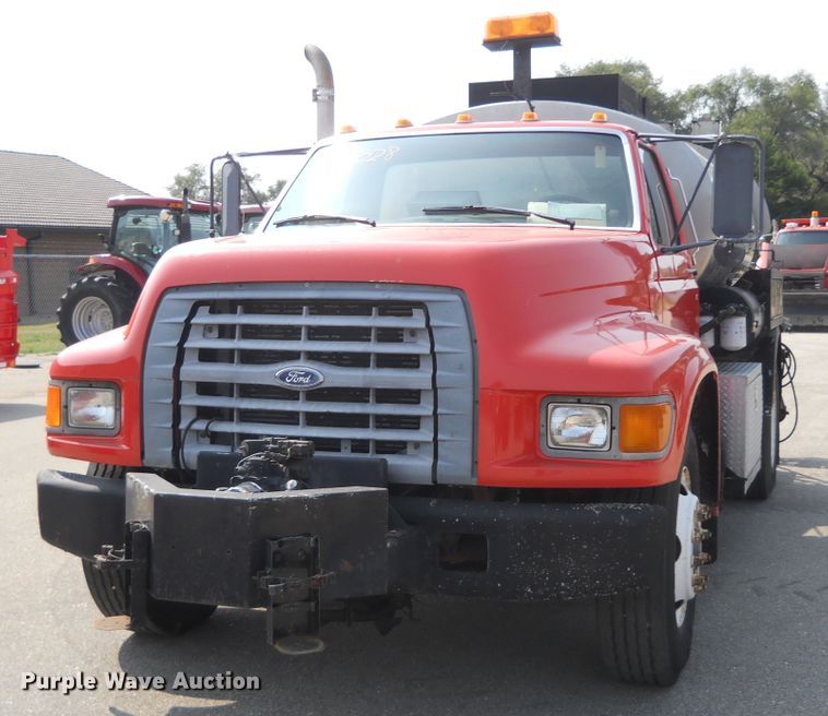 image for item DE4528 1998 Ford F800  oil distributor truck