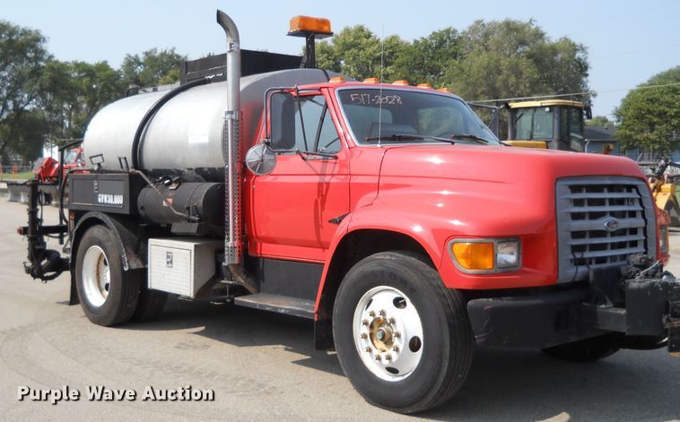 image for item DE4528 1998 Ford F800  oil distributor truck