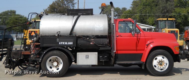 image for item DE4528 1998 Ford F800  oil distributor truck