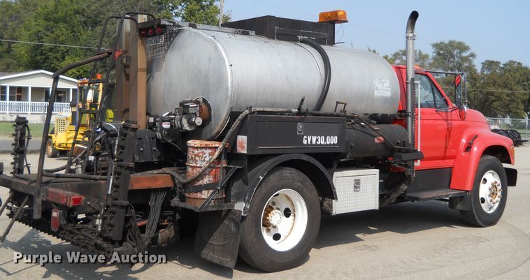 image for item DE4528 1998 Ford F800  oil distributor truck