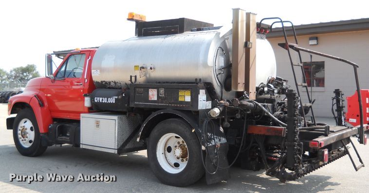 image for item DE4528 1998 Ford F800  oil distributor truck