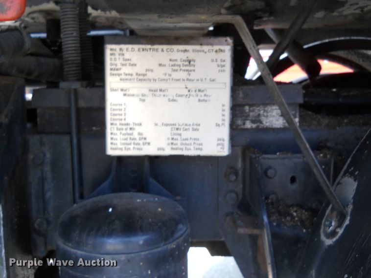 image for item DE4528 1998 Ford F800  oil distributor truck