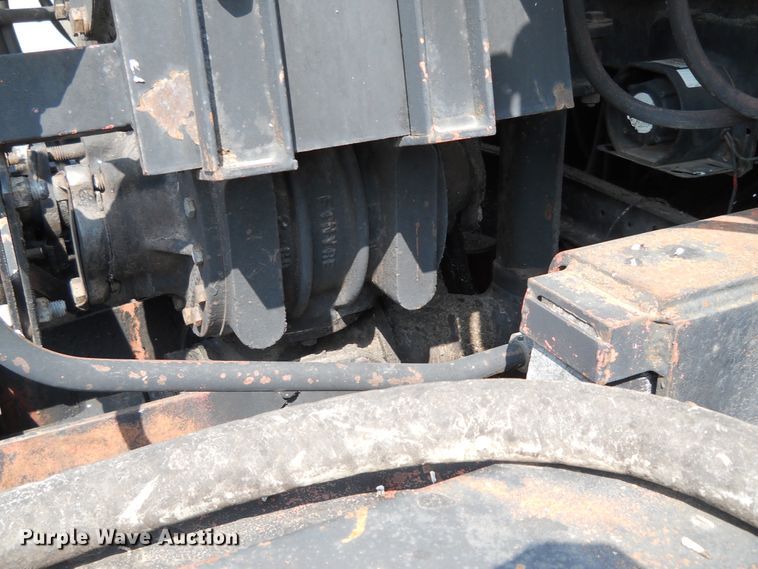 image for item DE4528 1998 Ford F800  oil distributor truck