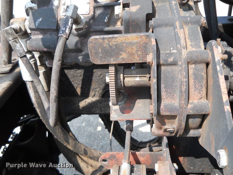 image for item DE4528 1998 Ford F800  oil distributor truck