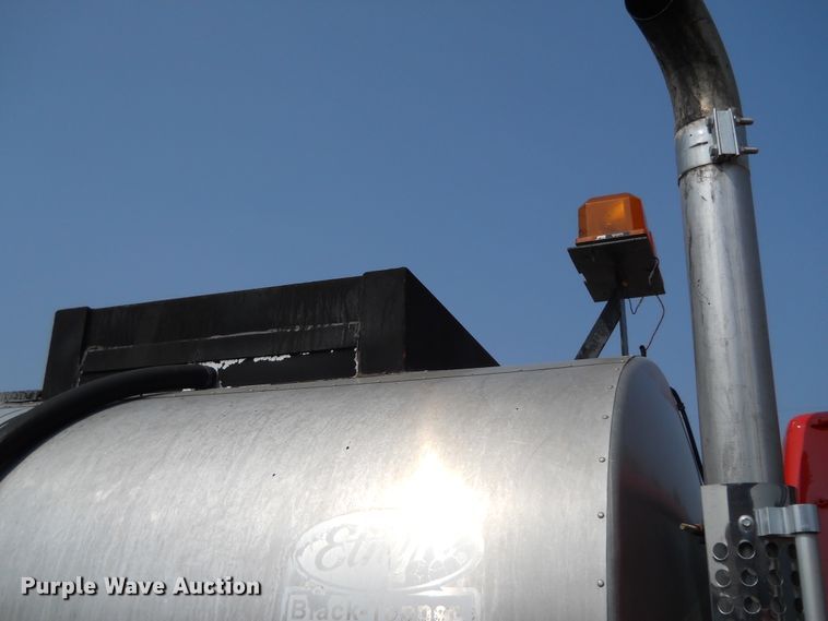 image for item DE4528 1998 Ford F800  oil distributor truck