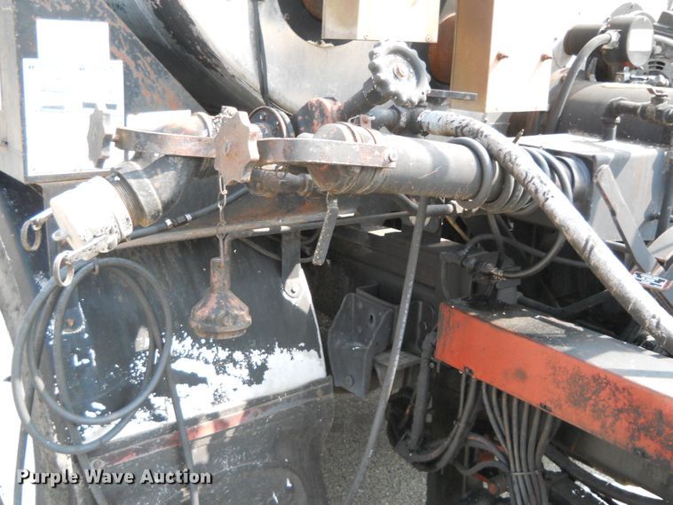 image for item DE4528 1998 Ford F800  oil distributor truck