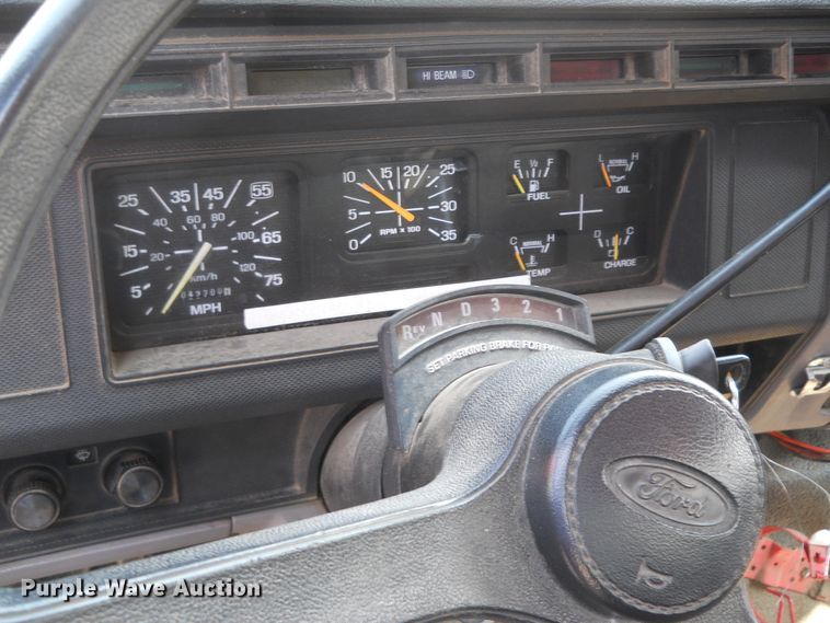 image for item DE4528 1998 Ford F800  oil distributor truck