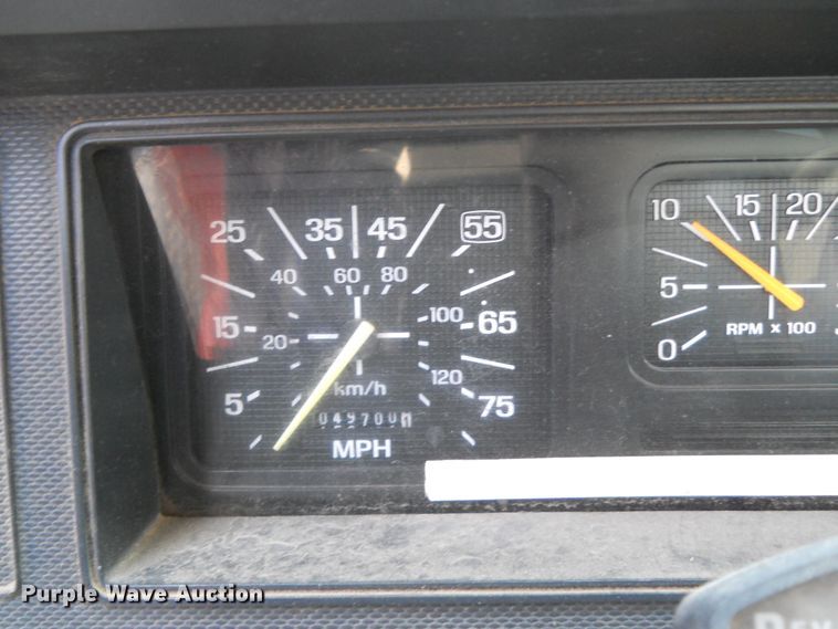 image for item DE4528 1998 Ford F800  oil distributor truck