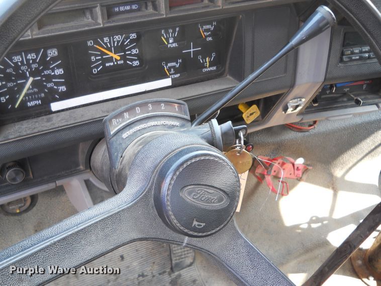 image for item DE4528 1998 Ford F800  oil distributor truck