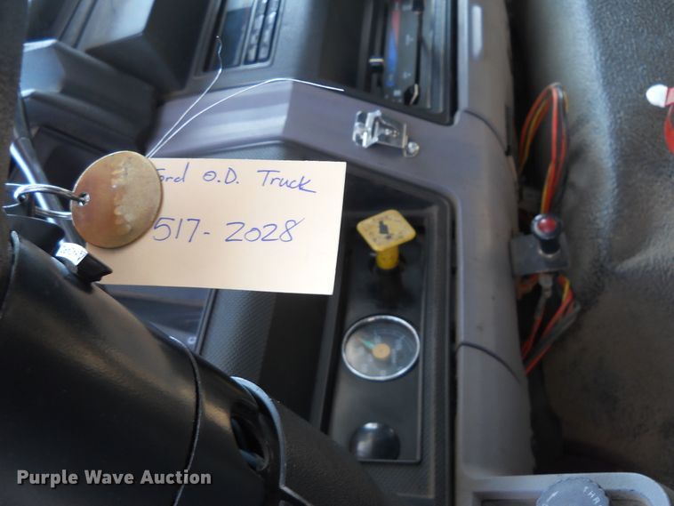 image for item DE4528 1998 Ford F800  oil distributor truck